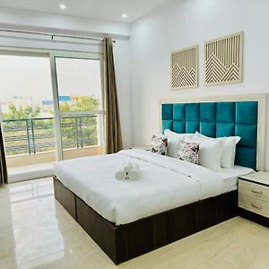 Premier One-Bedroom Apartment